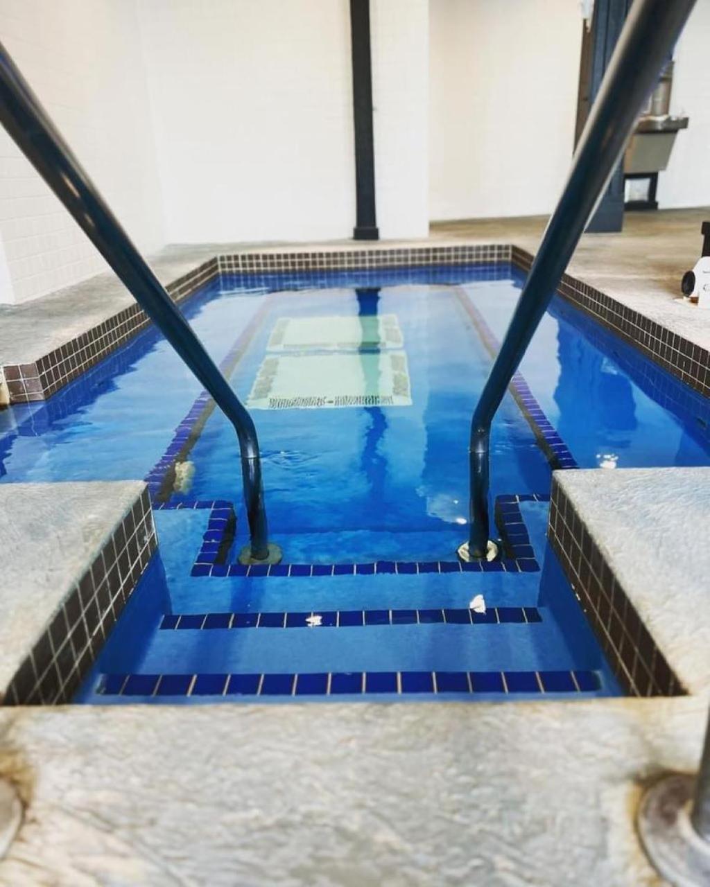 Newly Remodeled Mid-Century Modern Lake Condo Лейк Дженива Экстерьер фото