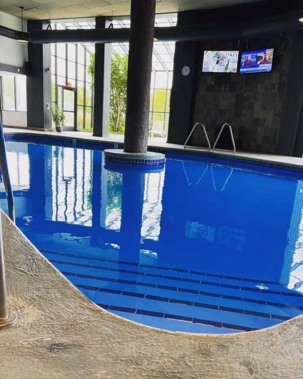 Newly Remodeled Mid-Century Modern Lake Condo Лейк Дженива Экстерьер фото