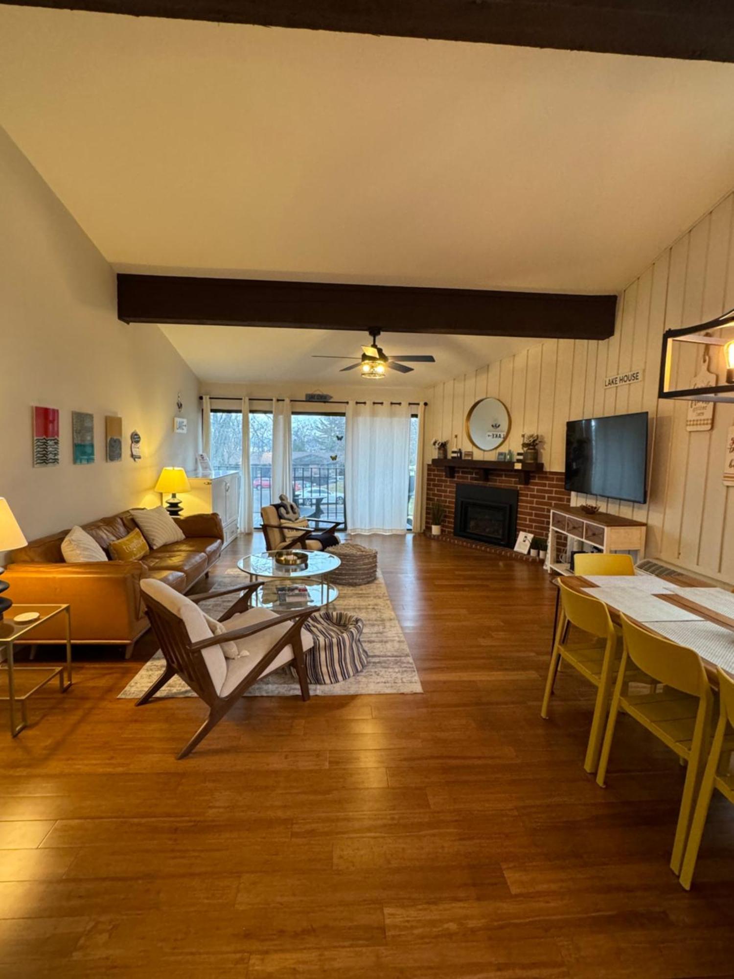 Newly Remodeled Mid-Century Modern Lake Condo Лейк Дженива Экстерьер фото