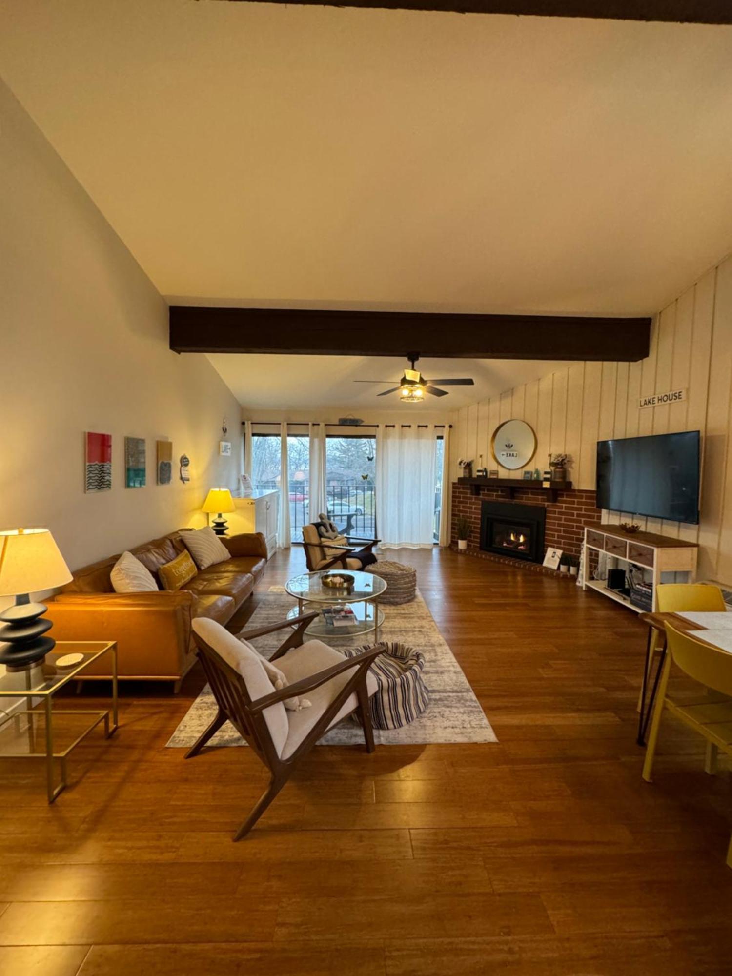 Newly Remodeled Mid-Century Modern Lake Condo Лейк Дженива Экстерьер фото