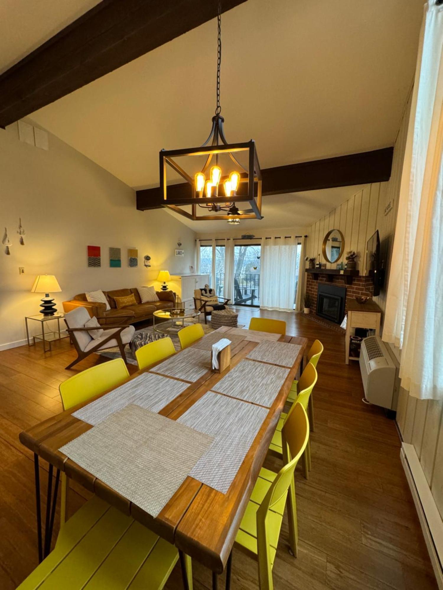 Newly Remodeled Mid-Century Modern Lake Condo Лейк Дженива Экстерьер фото